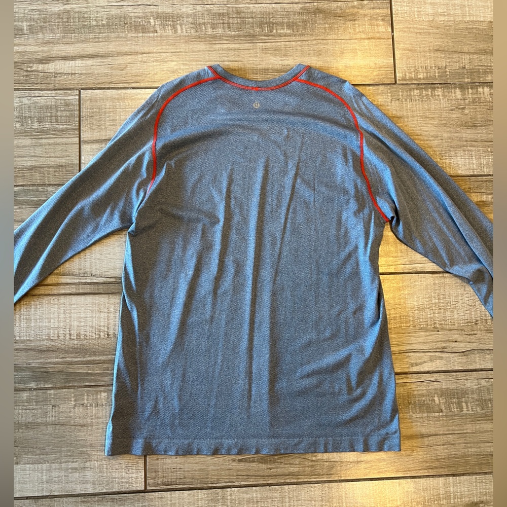 Lululemon Men Long Sleeve Shirt! Size XL! Like New Condition! Only worn once! - Picture 2 of 8